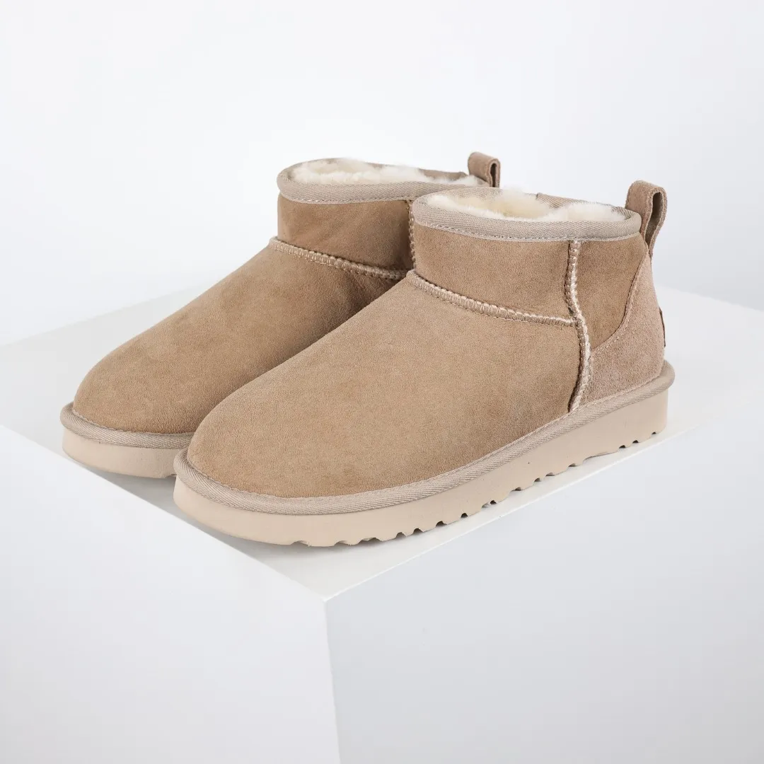 Pick up locally 💰520 Core recommendation Good price It is a very suitable choice for home furnishings. In the new year, uug launched a series of styles, which are partial to the preferences of young consumers and have also moved to the forefront of fashion trends. Shoe body material: water-repellent coated suede upper, 17mm UGGPURE™ implantable wool insole, lightweight non-slip and comfortable rubber outsole, with brand LOGO and trademark. Comes with a full set of packaging. Size: 35 36 37 38 39 40 41 42 43 44